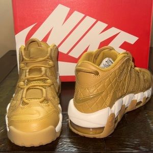 NIKE women’s Nike air more UPTEMPO size 7 (Box included)